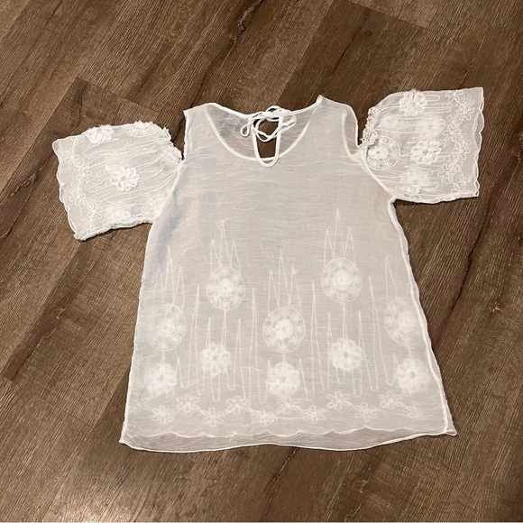 Le Marias Paris Women’s White Semi Sheer Feminine Short Sleeve Silk Top … - Picture 7 of 7